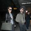 Rosie Huntington-Whiteley et Jason Statham arrivent à l'aéroport de Los Angeles en provenance de la Thaïlande, le 8 janvier 2016.