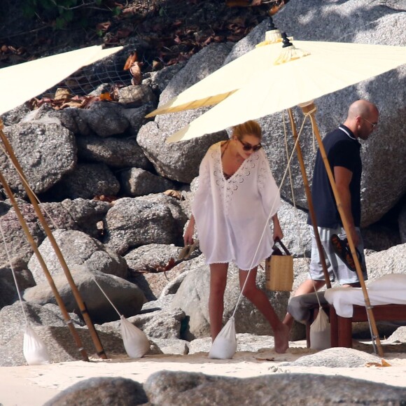 Exclusif - Jason Statham et Rosie Huntington-Whiteley en vacances sur une plage de Phuket en Thaïlande le 1er janvier 2016