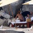 Exclusif - Jason Statham et Rosie Huntington-Whiteley en vacances sur une plage de Phuket en Thaïlande le 1er janvier 2016