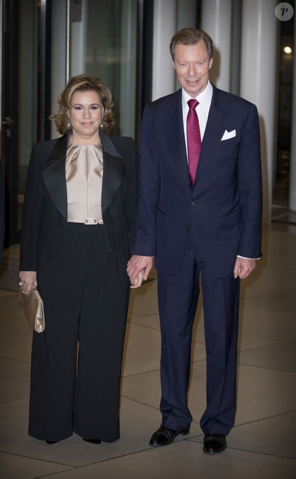 La grande-duchesse Maria Teresa et le grand-duc Henri de Luxembourg lors du concert organisé le 9 janvier 2016 à la Philharmonie pour le 95e anniversaire du grand-duc Jean de Luxembourg.