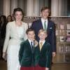 La princesse Tessy et le prince Louis de Luxembourg avec leurs enfants le prince Gabriel et le prince Noah lors du concert organisé le 9 janvier 2016 à la Philharmonie pour le 95e anniversaire du grand-duc Jean de Luxembourg.