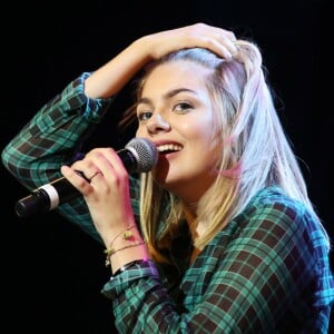 Louane Emera - Concert des Talents de France Bleu aux Folies Bergère à Paris le 10 novembre 2015. Louane Emera est le talent France Bleu de l'année. © Denis Guignebourg/Bestimage