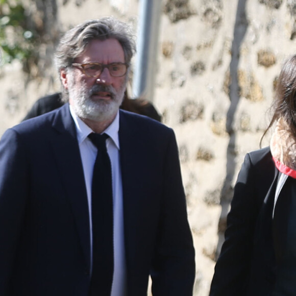 Daniel Auteuil et sa femme Aude Ambroggi - Obsèques de Guy Béart dans le carré juif du cime­tière de Garches. Le 21 septembre 2015