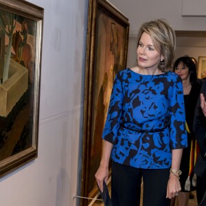 La reine Mathilde de Belgique à l'exposition Nervia/Laethem-Saint-Martin - Traits d'Union au Musée d'Ixelles le 8 janvier 2016