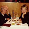 Sarah Paulson et Holland Taylor lors d'un dîner dans un restaurant italien. Photo postée sur Twitter, le 18 janvier 2015.