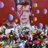 Hommage à David Bowie à Londres le 11 janvier 2016. David Bowie est décédé le 10 janvier 2016 à la suite d'une lutte de 18 mois contre un cancer.
