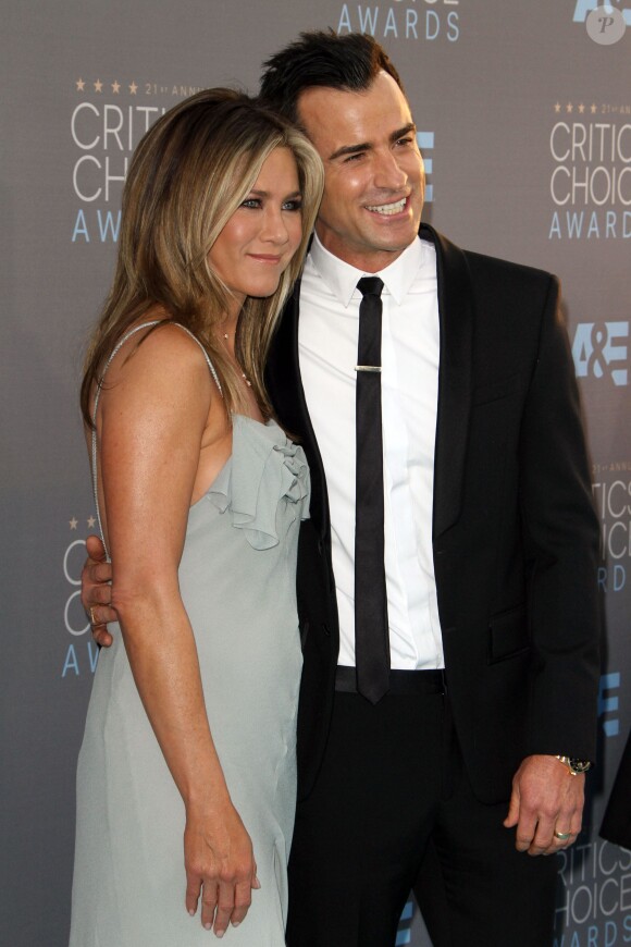 Jennifer Aniston et son mari Justin Theroux lors du 21e gala annuel des "Critics' choice Awards" à Santa Monica le 17 janvier 2016.