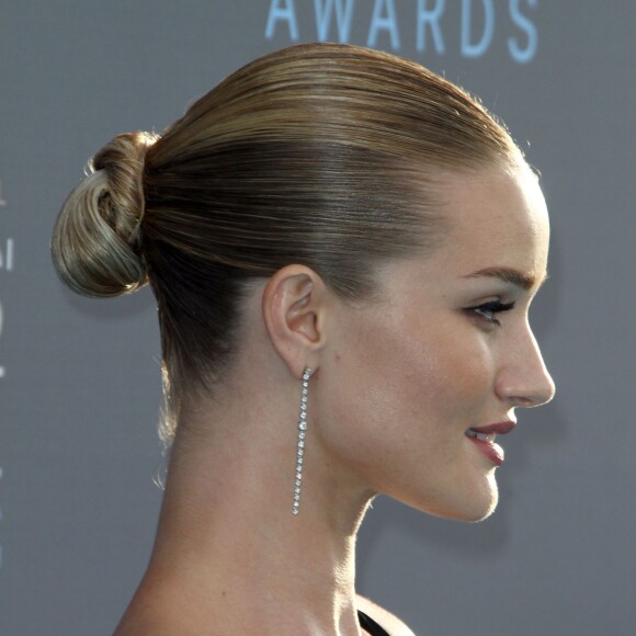 Rosie Huntington-Whiteley lors du 21e gala annuel des "Critics' Choice Awards" à Santa Monica le 17 janvier 2016.