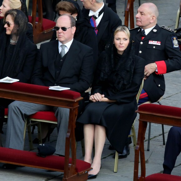 Le prince Albert II et la princesse Charlene de Monaco lors de la messe inaugurale du pape Francois sur la place Saint-Pierre de Rome le 19 mars 2013