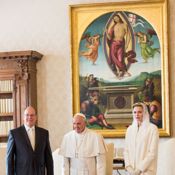 Le prince Albert II et la princesse Charlene de Monaco ont été reçus en audience privée par le pape François le 18 janvier 2016 au Vatican. © Pool restreint Monaco/Gaëtan Luci/Palais Princier/BestImage