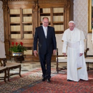 Le prince Albert II et la princesse Charlene de Monaco ont été reçus en audience privée par le pape François le 18 janvier 2016 au Vatican. © Pool restreint Monaco/Gaëtan Luci/Palais Princier/BestImage