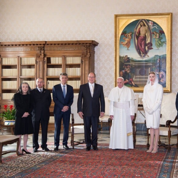 Le prince Albert II et la princesse Charlene de Monaco ont été reçus en audience privée par le pape François le 18 janvier 2016 au Vatican. © Pool restreint Monaco/Gaëtan Luci/Palais Princier/BestImage