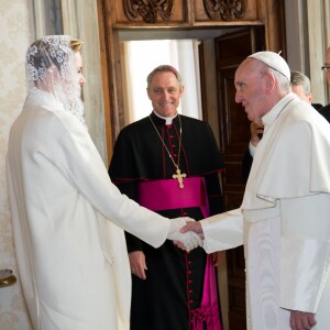 Le prince Albert II et la princesse Charlene de Monaco ont été reçus en audience privée par le pape François le 18 janvier 2016 au Vatican. © Pool restreint Monaco/Gaëtan Luci/Palais Princier/BestImage