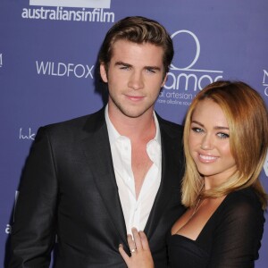 Miley Cyrus et son petit ami Liam Hemsworth lors de la 8e édition annuelle des Australians In Film Breakthrough Awards à Century City, le 27 juin 2012