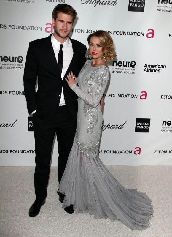 Miley Cyrus et Liam Hemsworth à la 20e soirée des oscars d'Elton John à Beverly Hills, le 26 février 2012