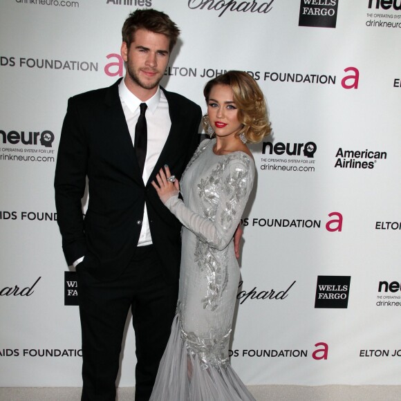 Miley Cyrus et Liam Hemsworth à la 20e soirée des oscars d'Elton John à Beverly Hills, le 26 février 2012