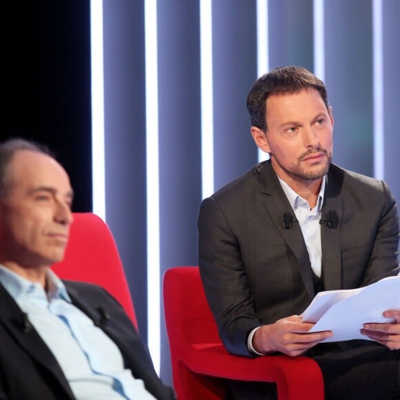 Exclusif - Marc-Olivier Fogiel et son invité Jean-François Copé lors de l'enregistrement de l'émission Le Divan. Tournage réalisé le 9 janvier 2016, diffusé le mardi 19 janvier 2016. © Dominique Jacovides