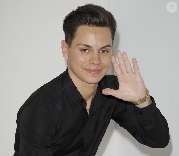 Jake T Austin accueille ses fans à l'espace Sorbier à Paris, le 30 avril 2015