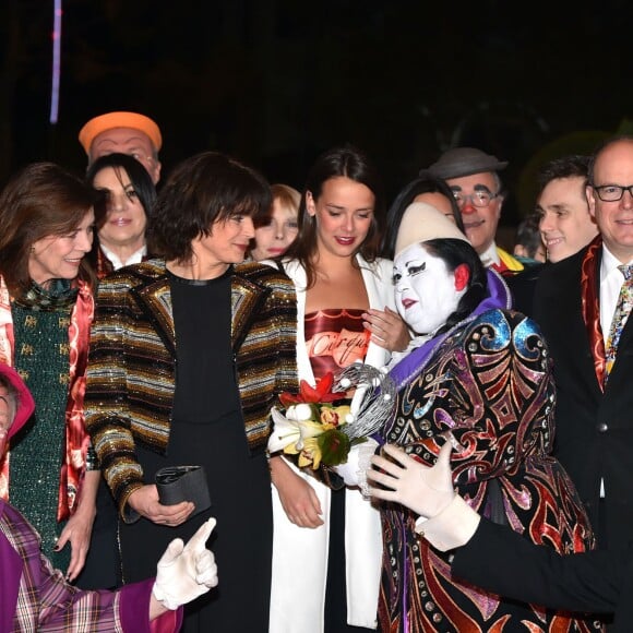 Pierre Casiraghi, la princesse Caroline de Hanovre, la princesse Stéphanie de Monaco, Pauline Ducruet, Louis Ducruet, venu avec sa compagne Marie, et le prince Albert II de Monaco arrivent au chapiteau de Fontvieille pour assister au Golden Gala Show du 40e Festival International du Cirque de Monte Carlo, le 19 janvier 2016. © Bruno Bébert/Bestimage