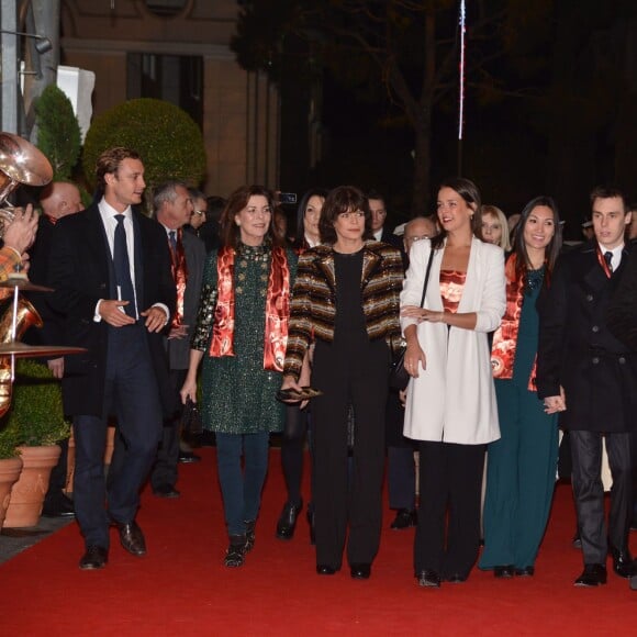 Pierre Casiraghi, la princesse Caroline de Hanovre, la princesse Stéphanie de Monaco, Pauline Ducruet, Louis Ducruet et sa compagne Marie, le prince Albert II de Monaco lors du Golden Gala du 40e Festival International du Cirque de Monte-Carlo, le 19 janvier 2016 sous le chapiteau de Fontvieille. © Pool Monaco/Bestimage