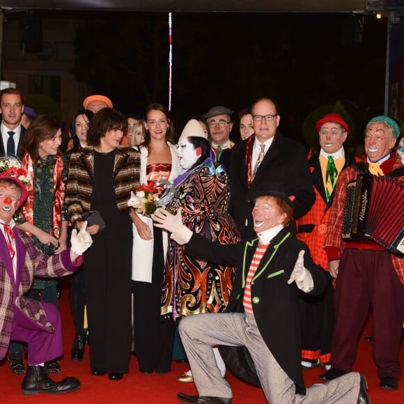 Pierre Casiraghi, la princesse Caroline de Hanovre, la princesse Stéphanie de Monaco, Pauline Ducruet, Louis Ducruet et sa compagne Marie, le prince Albert II de Monaco lors du Golden Gala du 40e Festival International du Cirque de Monte-Carlo, le 19 janvier 2016 sous le chapiteau de Fontvieille. © Pool Monaco/Bestimage