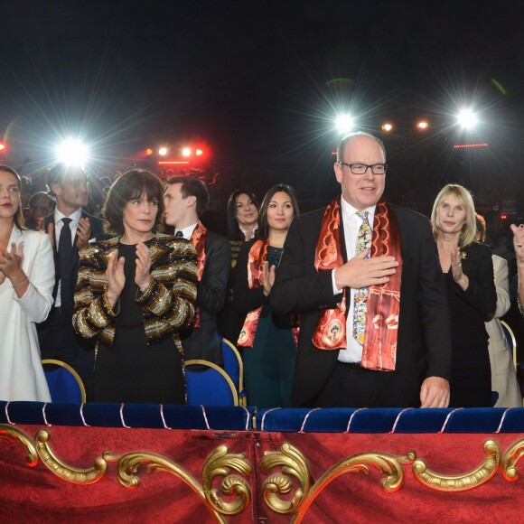 Pauline Ducruet, Pierre Casiraghi, la princesse Stéphanie de Monaco, Louis Ducruet et sa compagne Marie, le prince Albert II de Monaco et la princesse Caroline de Hanovre lors du Golden Gala du 40e Festival International du Cirque de Monte-Carlo, le 19 janvier 2016 sous le chapiteau de Fontvieille. © Pool Monaco/Bestimage