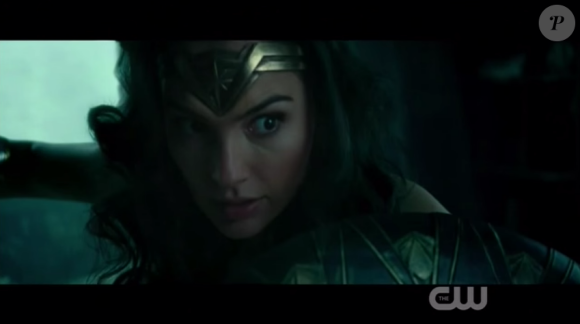 Gal Gadot dans les premières images de Wonder Woman (capture d'écran CW)