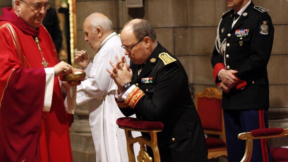 Prince Albert II de Monaco : Recueilli en carabinier pour la Saint-Sébastien