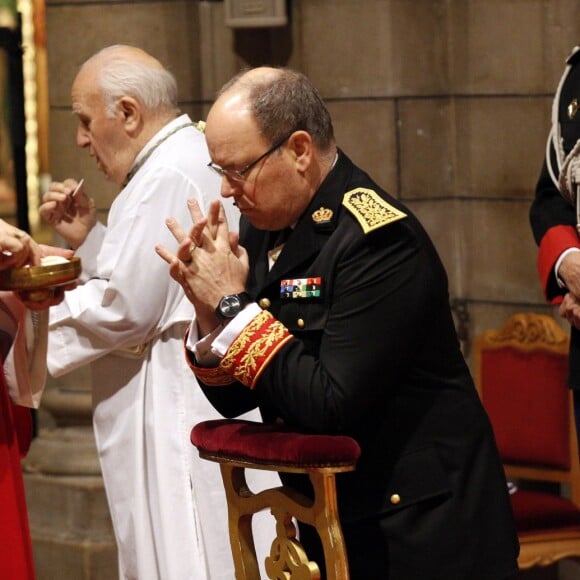 Le prince Albert II de Monaco participait le 20 janvier 2016 à la fête de la Saint-Sébastien, saint patron de la Compagnie des carabiniers du prince, célébrée à l'occasion d'une messe en la cathédrale et d'une réception. © Jean-Charles Vinaj/Pool Restreint/Bestimage