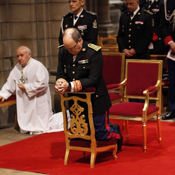 Le prince Albert II de Monaco participait le 20 janvier 2016 à la fête de la Saint-Sébastien, saint patron de la Compagnie des carabiniers du prince, célébrée à l'occasion d'une messe en la cathédrale et d'une réception. © Jean-Charles Vinaj/Pool Restreint/Bestimage