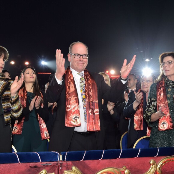 Le prince Albert II de Monaco participait le 19 janvier 2016 au Golden Gala du 40e Festival International du cirque de Monte-Carlo, au cours duquel il a remis à sa soeur la princesse Stéphanie, présidente du Festival, un Clown d'or pour son engagement. © Pool Monaco/Bestimage