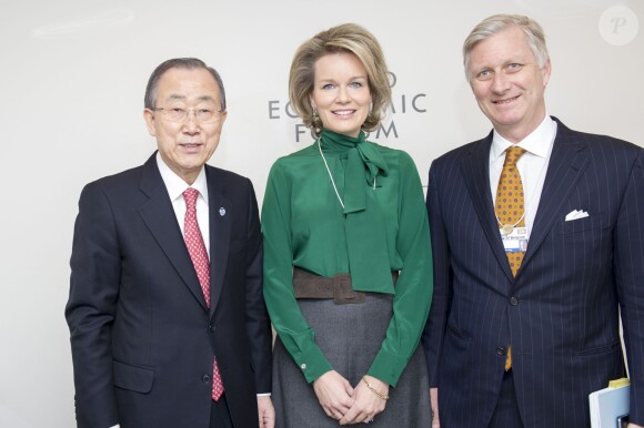 La reine Mathilde et le roi Philippe de Belgique ont rencontré le secrétaire général de l'Organisation des Nations unies Ban Ki-moon le 21 janvier 2016 lors de la 46e édition du Forum économique mondial de Davos.