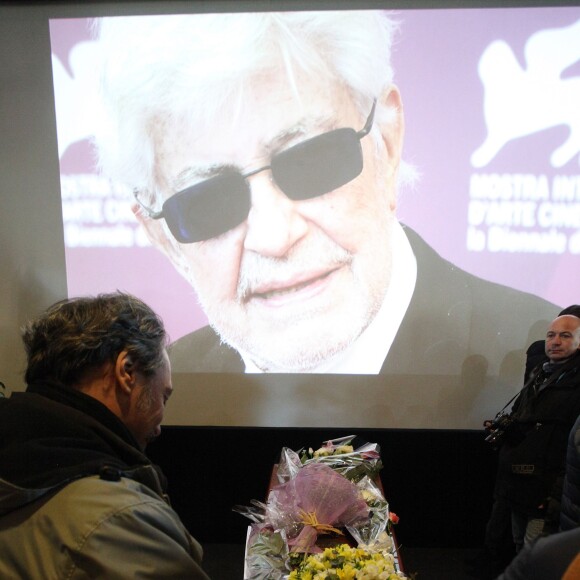 Des hommages d'anonymes pour Ettora Scola à la Casa del Cinema, Rome, le 21 janvier