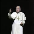 Marc Cassot en Jean-Paul II dans N'ayez pas peur, Palais des Sports de Paris, en septembre 2007.
