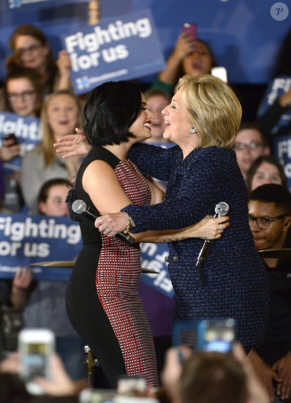 La star Demi Lovato a participé à une conférence d'Hillary Clinton, à l'université de l'Iowa, le 21 janvier 2016