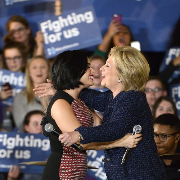 La star Demi Lovato a participé à une conférence d'Hillary Clinton, à l'université de l'Iowa, le 21 janvier 2016