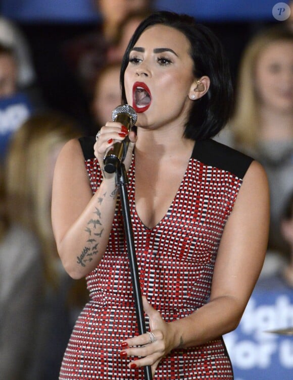 La chanteuse Demi Lovato a participé à une conférence d'Hillary Clinton, à l'université de l'Iowa, le 21 janvier 2016