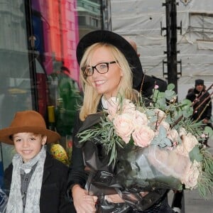 L'ancienne Spice Girls Emma Bunton aux côtés de son fiancé Tate Lee Jones et leurs enfants Jade et Beau arrivent dans les locaux de Capital Radio à Londres, le 21 janvier 2016