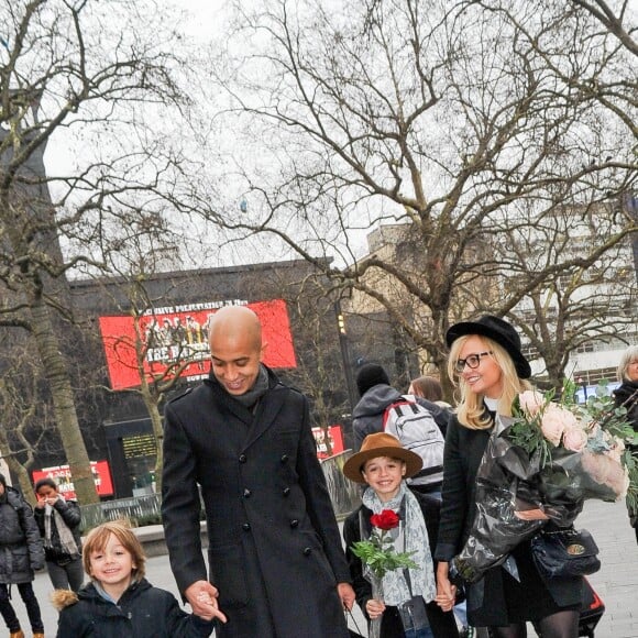 L'ancienne Spice Girls Emma Bunton aux côtés de son fiancé Tate Lee Jones et leurs enfants Jade et Beau arrivent dans les locaux de Capital Radio à Londres, le 21 janvier 2016