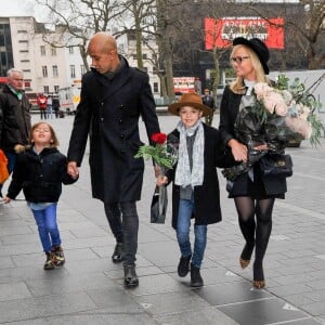 L'ancienne Spice Girls Emma Bunton aux côtés de son fiancé Tate Lee Jones et leurs enfants Jade et Beau arrivent dans les locaux de Capital Radio à Londres, le 21 janvier 2016