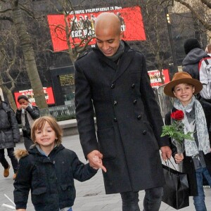 L'ancienne Spice Girls Emma Bunton aux côtés de son fiancé Tate Lee Jones et leurs enfants Jade et Beau arrivent dans les locaux de Capital Radio à Londres, le 21 janvier 2016