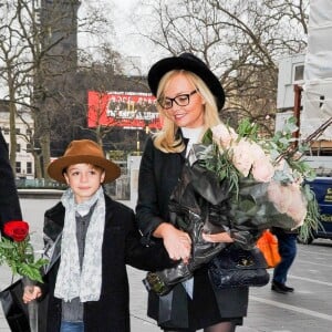 L'ancienne Spice Girls Emma Bunton aux côtés de son fiancé Tate Lee Jones et leurs enfants Jade et Beau arrivent dans les locaux de Capital Radio à Londres, le 21 janvier 2016