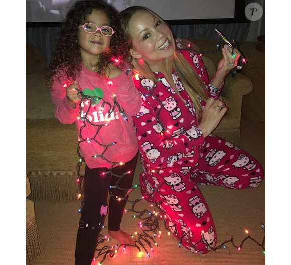 Mariah Carey (avec sa fille Monroe) a décidé de fêter Noël une deuxième fois, tandis qu'une tempête de neige s'abat sur la ville. Photo publiée le 23 janvier 2016 sur sa page Instagram.
