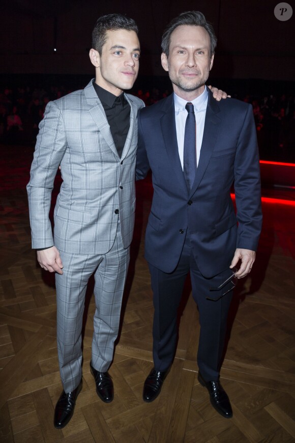 Rami Malek et Christian Slater - Défilé Dior Homme (collection automne-hiver 2016-2017) au Tennis Club de Paris. Paris, le 23 janvier 2016.