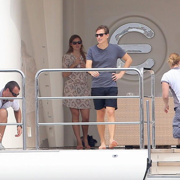 Semi-exclusif - La princesse Beatrice d'York et son compagnon Dave Clark en vacances avec des amis sur un bateau à Ibiza, le 7 août 2015.