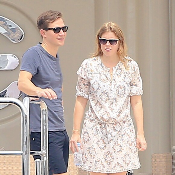 Semi-exclusif - La princesse Beatrice d'York et son compagnon Dave Clark en vacances avec des amis sur un bateau à Ibiza, le 7 août 2015.