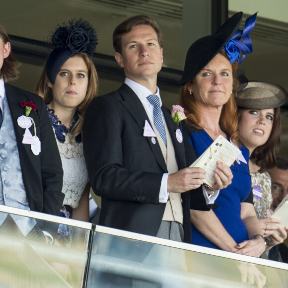La princesse Beatrice d'York, son compagnon Dave Clark, sa mère Sarah Ferguson et sa soeur la princesse Eugenie d'York  au Royal Ascot le 19 juin 2015.