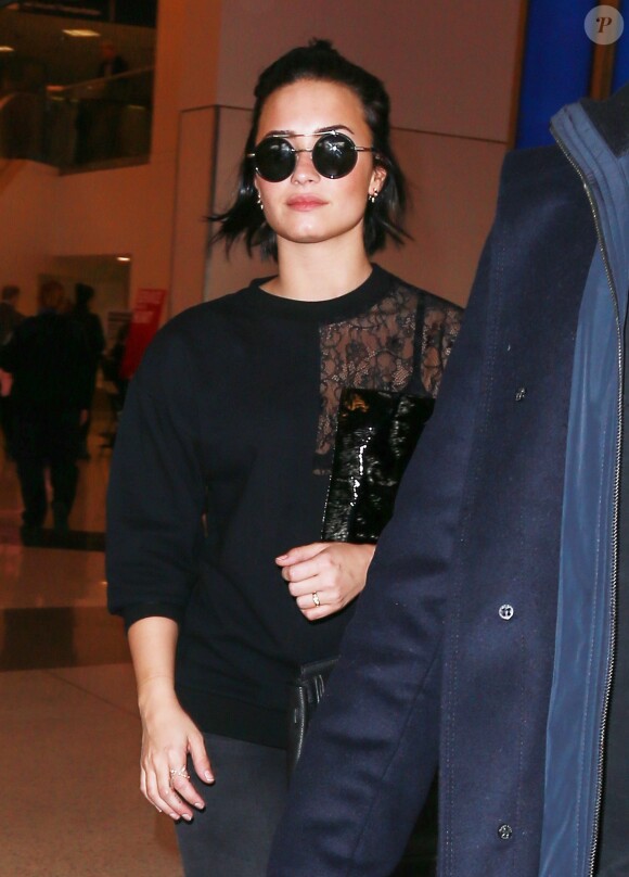 Demi Lovato arrive à Los Angeles le 22 janvier 2016.