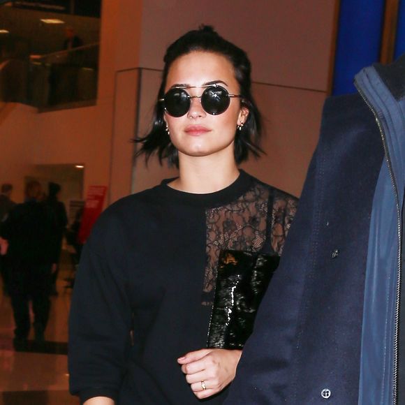 Demi Lovato arrive à Los Angeles le 22 janvier 2016.