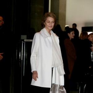 Charlotte Rampling arrive au Palais de Tokyo pour assister au défilé Giorgio Armani Privé (collection haute couture printemps-été 2016). Paris, le 26 janvier 2016.